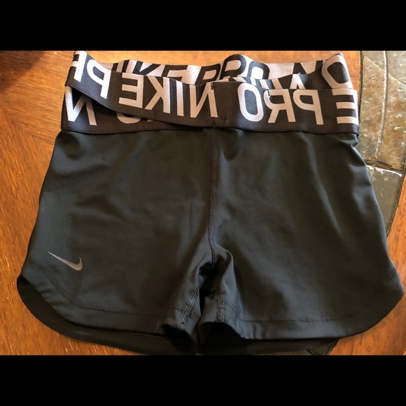 Nike Pants - Nike Pro Intertwist shorts size M